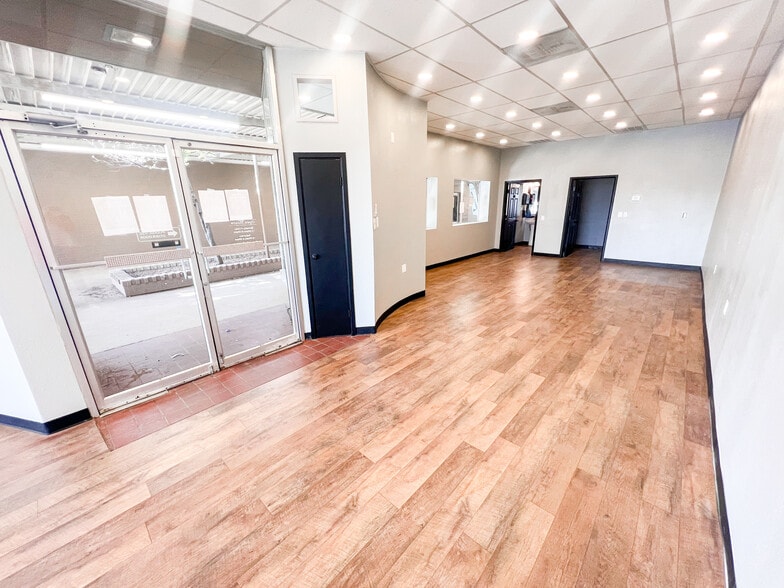 More Photos Of 1000-1108 N Midkiff Rd, Midland Unknown For Lease