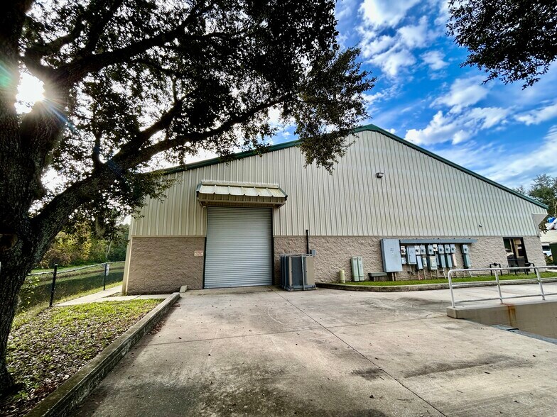 More Photos Of 3653 Regent Blvd, Jacksonville Warehouse For Lease
