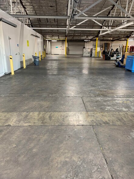 More Photos Of 5540 W 104th St, Los Angeles Warehouse For Lease