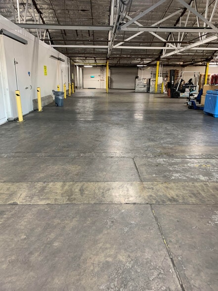 More Photos Of 5540 W 104th St, Los Angeles Warehouse For Lease