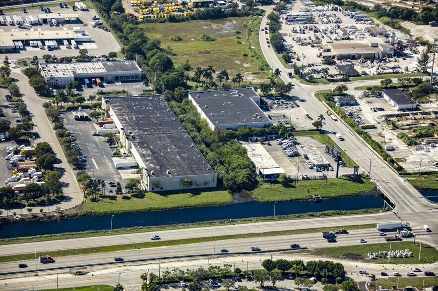 More Photos Of 11200 NW 138th St, Medley Warehouse For Lease