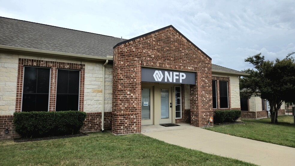 Primary Photo Of 595 Round Rock West Dr, Round Rock Office For Lease