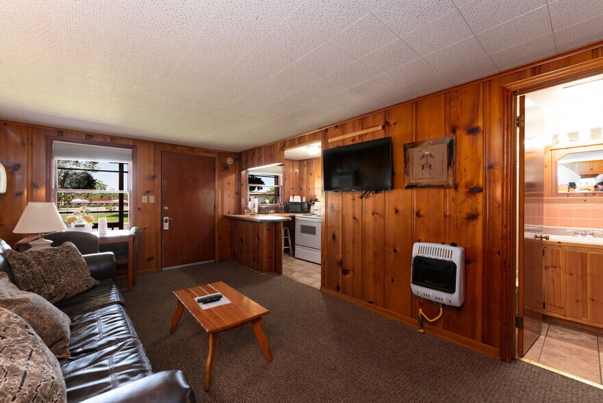 More Photos Of 1624 E Main St, Montrose Hotel For Sale
