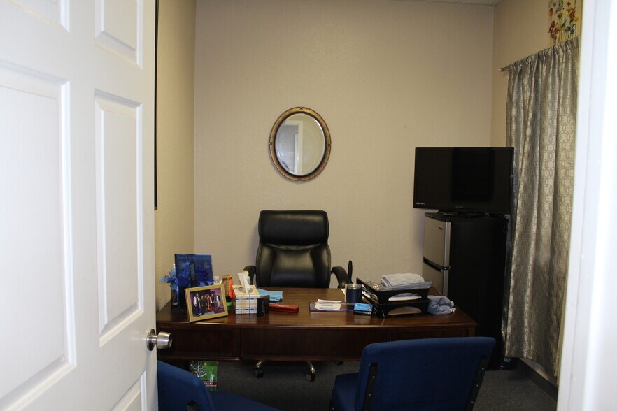 More Photos Of 2725 Wilson Rd, Humble General Retail For Lease