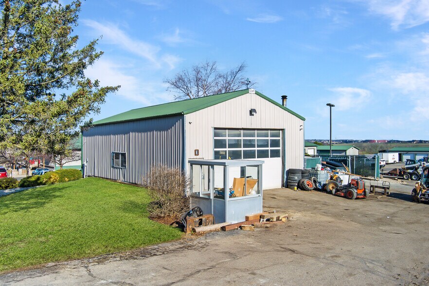 More Photos Of 2416 Spring Rose Rd, Verona Loft Creative Space For Sale