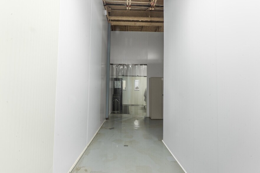 More Photos Of 609-649 Montée De Liesse, Saint-Laurent Warehouse For Sale