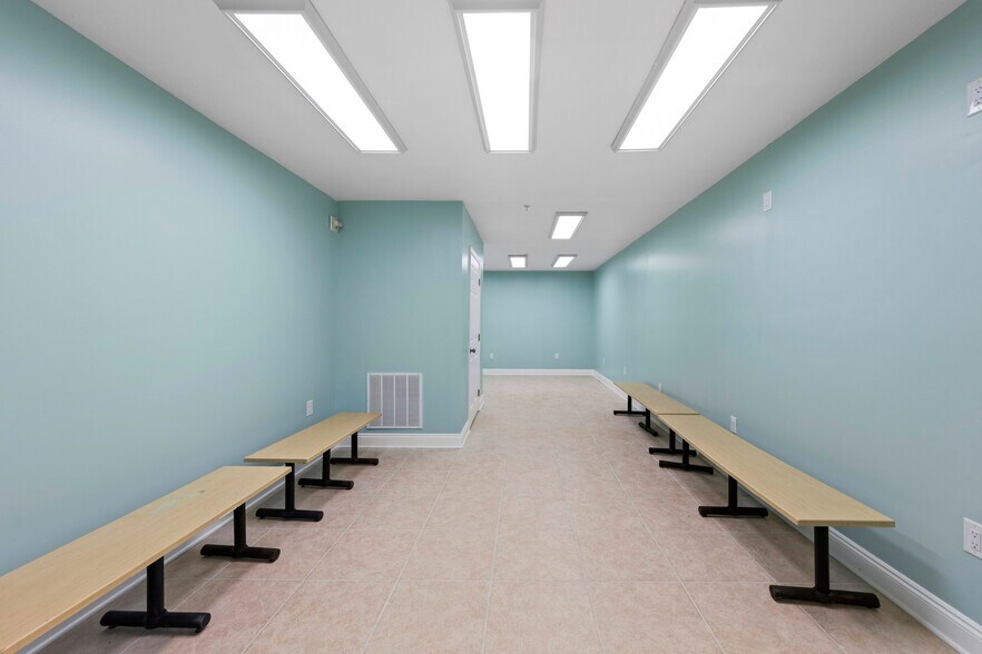 More Photos Of 5420 Hickory St, Panama City Office For Lease