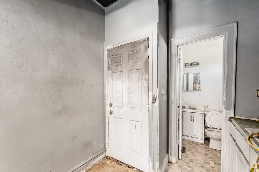 More Photos Of 1068-1072 E Livingston Ave, Columbus Storefront Retail Residential For Sale