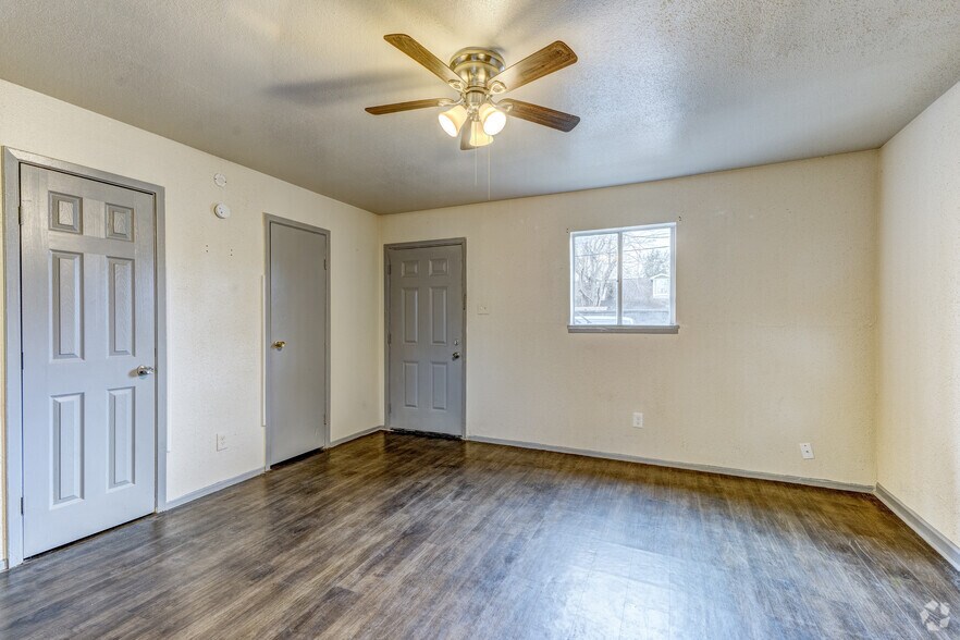 More Photos Of 1001-1007 Spooner St, Pasadena Apartments For Sale