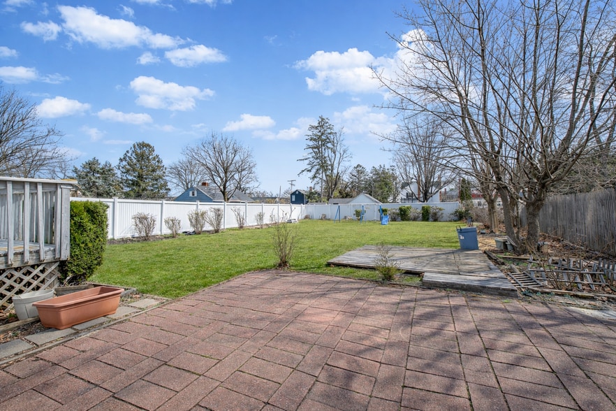 More Photos Of 20 N Main St, Marlboro Office For Sale