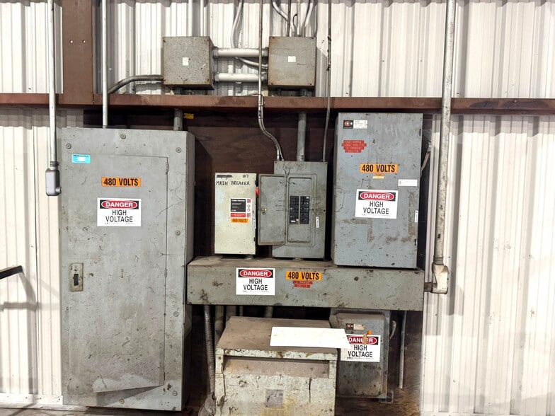 More Photos Of 6031 Fm 2767, Tyler Warehouse For Lease