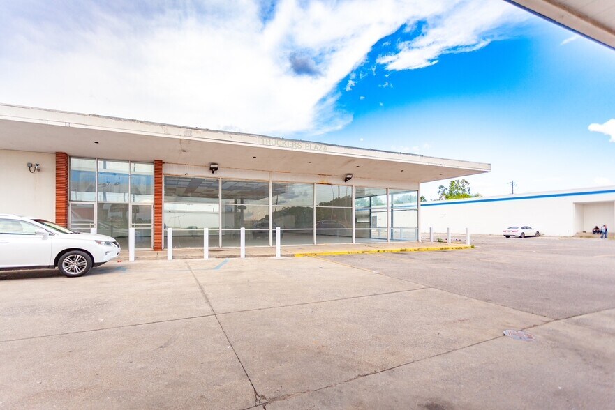 More Photos Of 2429 Carraway Blvd, Birmingham Service Station For Lease