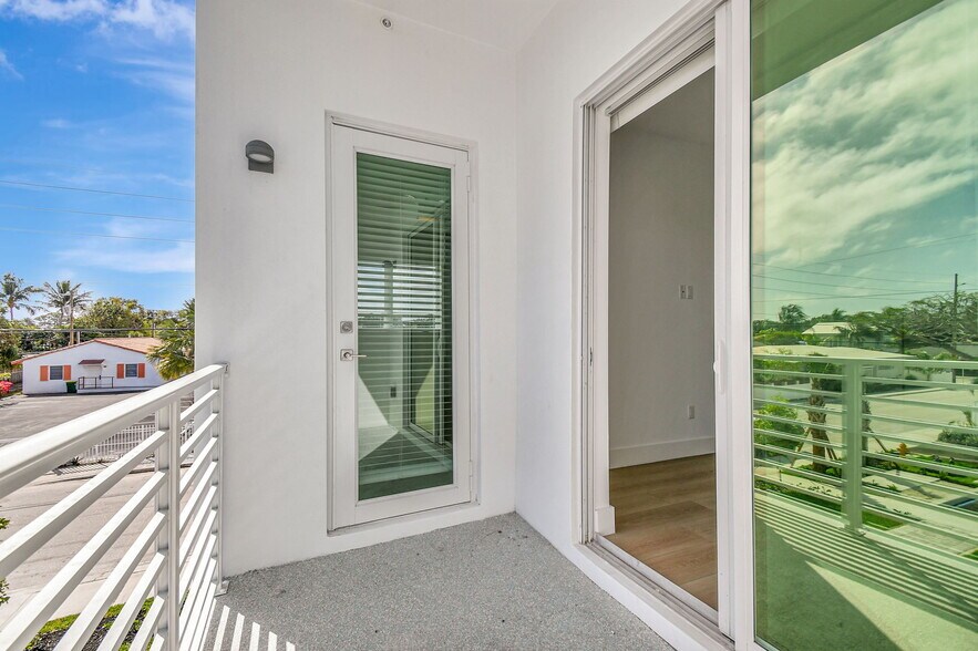 More Photos Of 802 N Federal Hwy, Lake Worth Beach Apartments For Lease