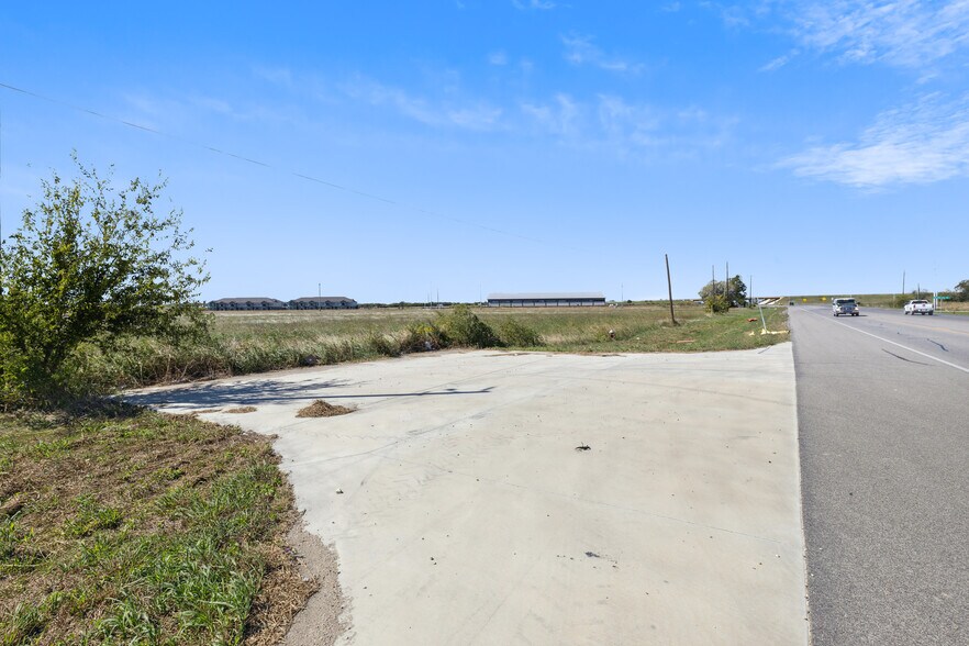 More Photos Of 2100 San Antonio Street, Lockhart Land For Sale