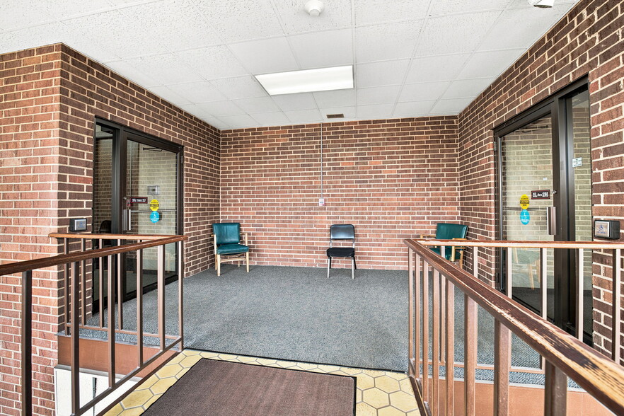 More Photos Of 4647 W 103 St, Oak Lawn Medical For Sale