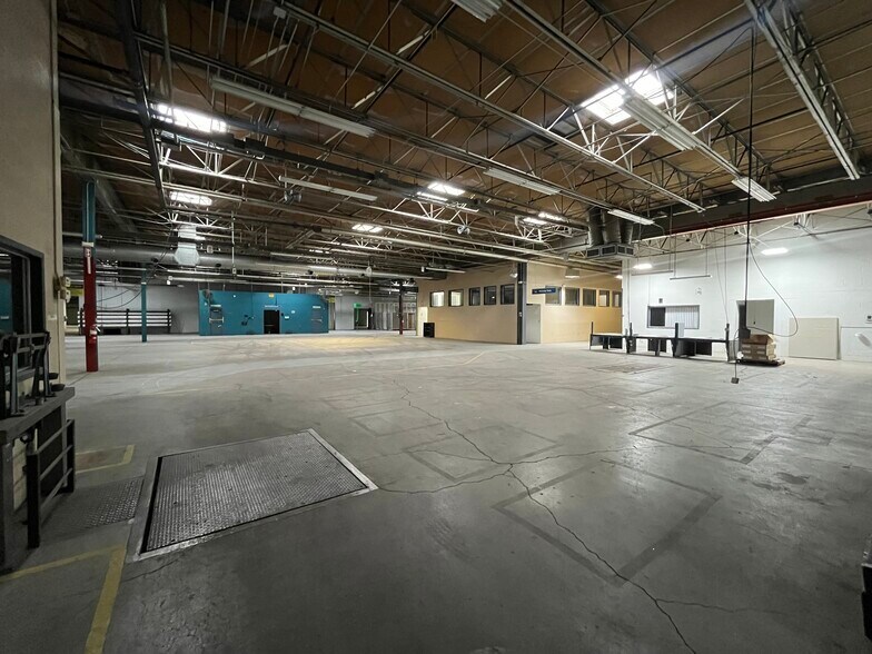 More Photos Of 4200 W Harry St, Wichita Warehouse For Lease