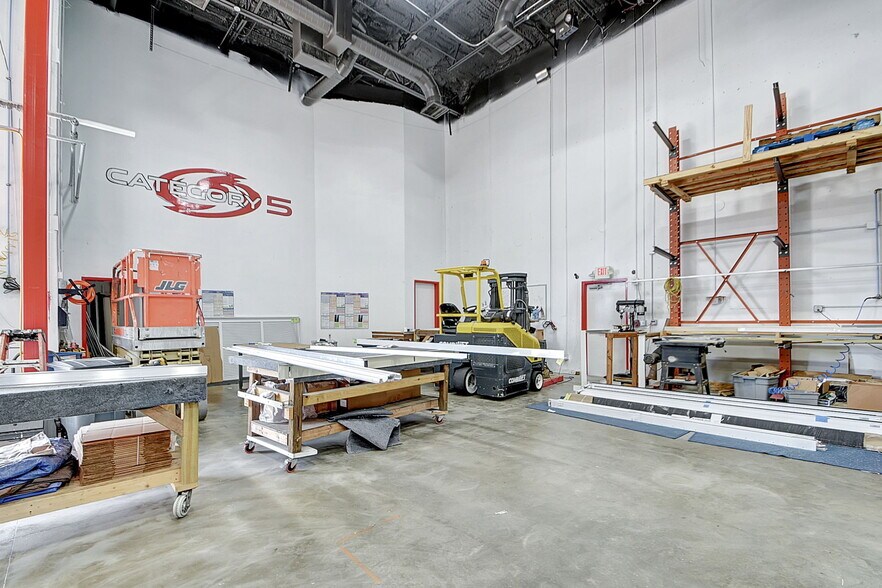 More Photos Of 7150 Seacrest Blvd, Lantana Showroom For Sale