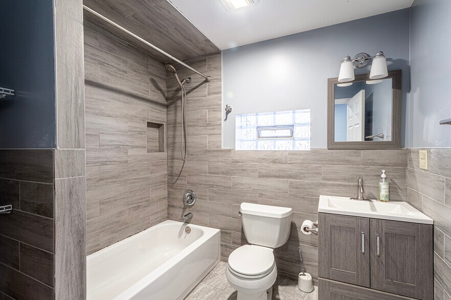 More Photos Of 214 Chicago Ave, Oak Park Apartments For Sale