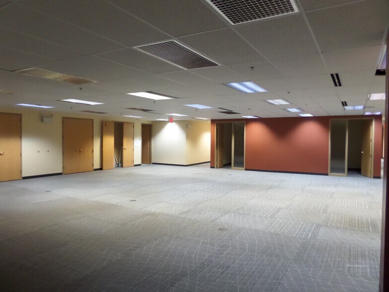 More Photos Of 1685 Valley Center Pky, Bethlehem Office For Lease