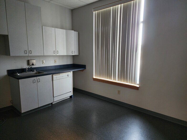 More Photos Of 22408 E Appleway Ave, Liberty Lake Bank For Lease