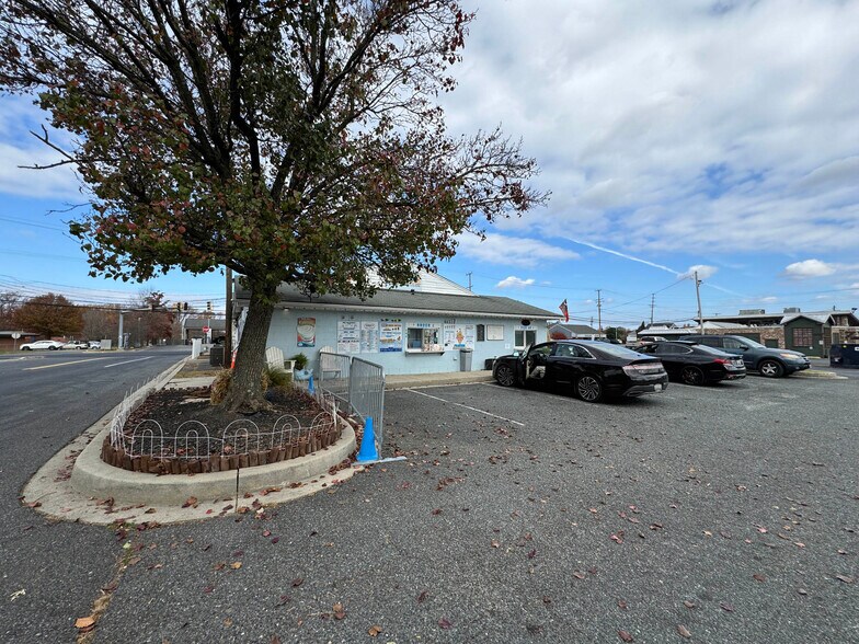 More Photos Of 2126 N Fountain Green Rd, Bel Air Supermarket For Sale