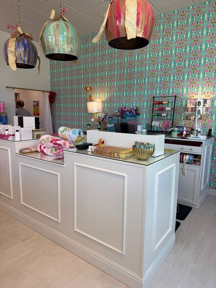 More Photos Of 207 Commonwealth Blvd, Oxford Storefront Retail Office For Lease