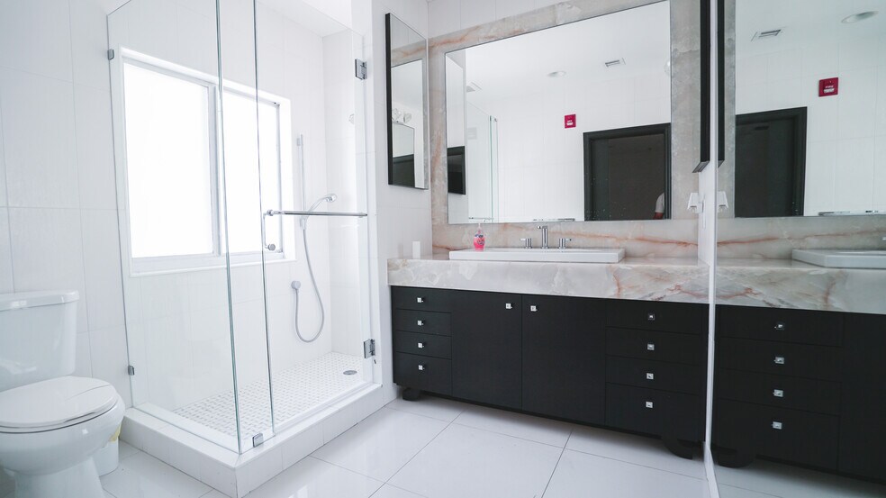 More Photos Of 2534 N Miami Ave, Miami Office For Sale