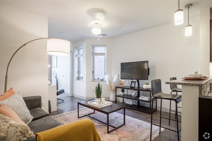 More Photos Of 165 W McMillan St, Cincinnati Apartments For Lease