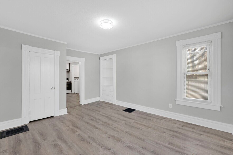 More Photos Of 142 Dickinson St, Springfield Flex For Sale