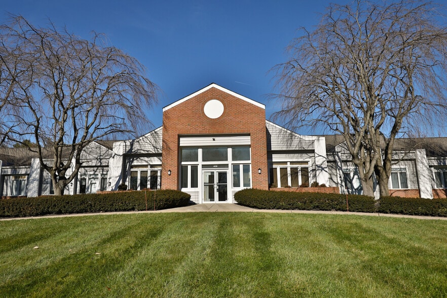 More Photos Of 400-415 Executive Dr, Langhorne Medical For Lease