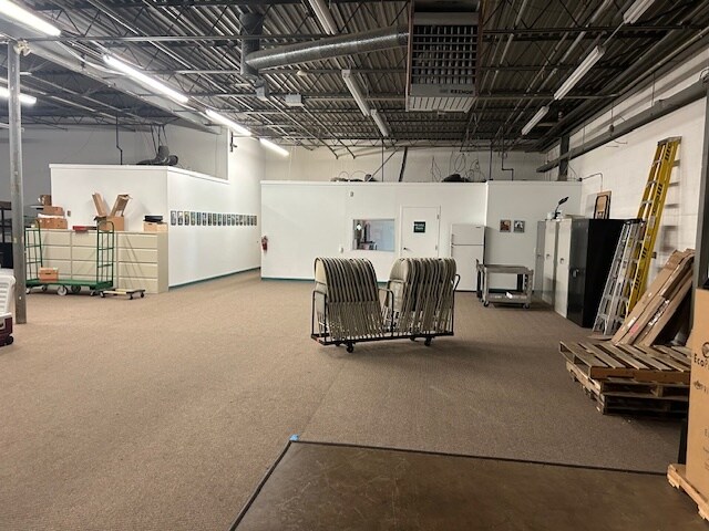 More Photos Of 470 Maryland Dr, Fort Washington Light Distribution For Lease