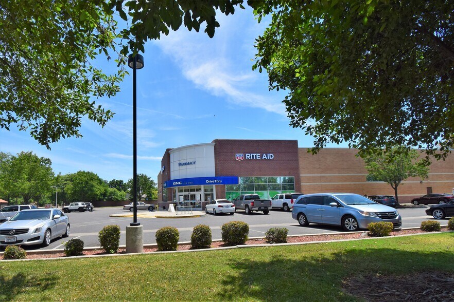 More Photos Of 1735 E Walnut Ave, Visalia Drugstore For Sale