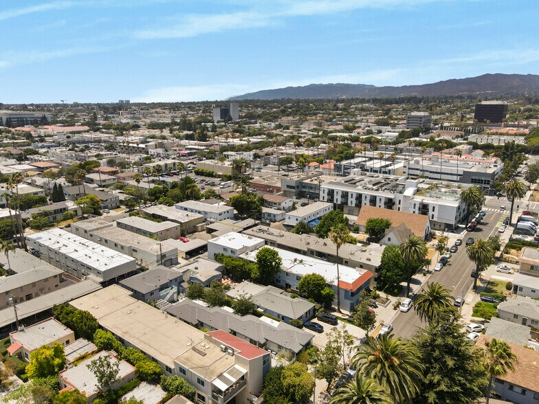 More Photos Of 1446-1448 Yale St, Santa Monica Apartments For Sale
