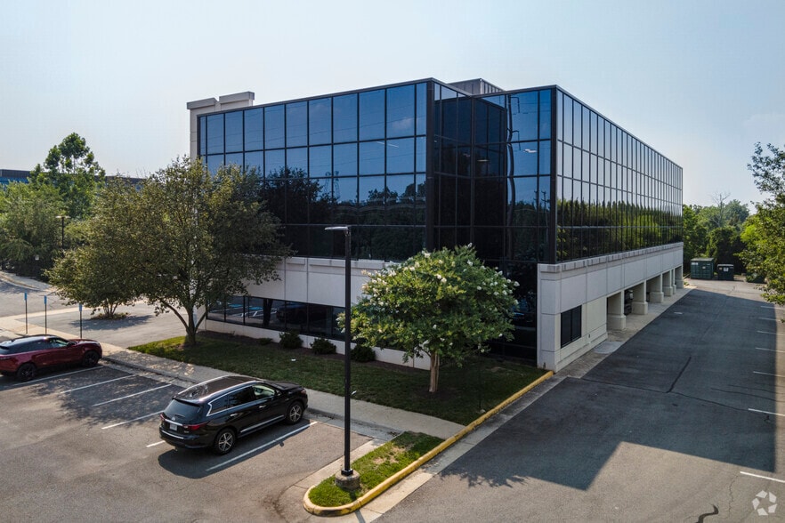 More Photos Of 4511 Singer Ct, Chantilly Office For Lease