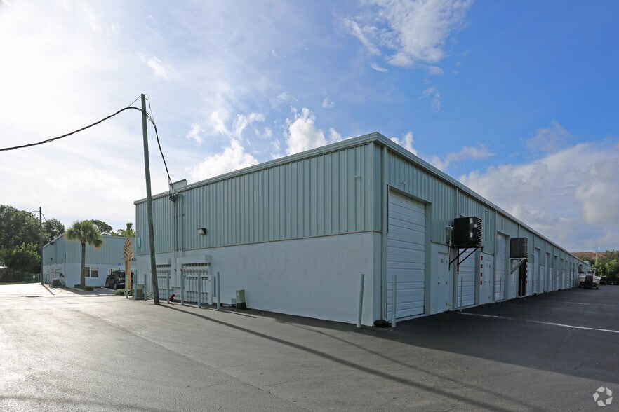 More Photos Of 1312 Commerce Ln, Jupiter Warehouse For Lease