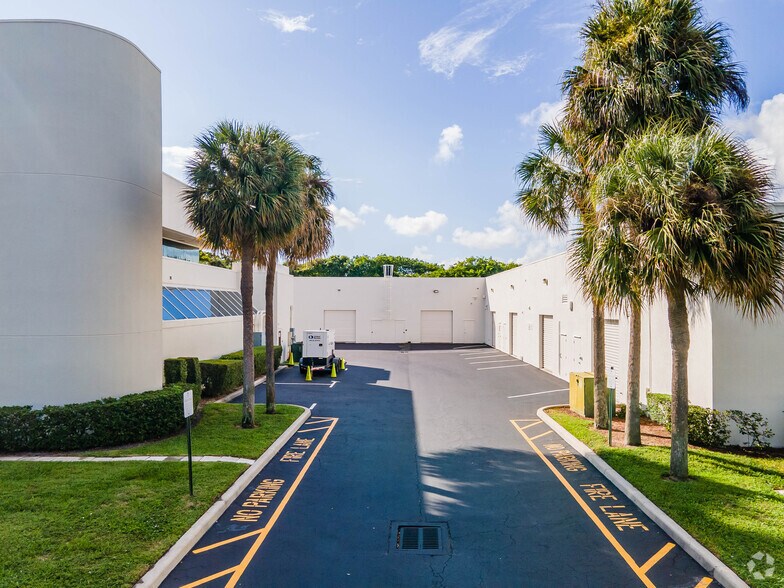 More Photos Of 6501 Park of Commerce Blvd NW, Boca Raton Unknown For Lease