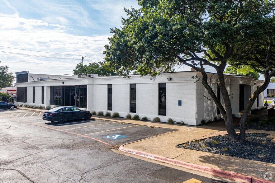 More Photos Of 13740 Midway Rd, Farmers Branch Unknown For Lease