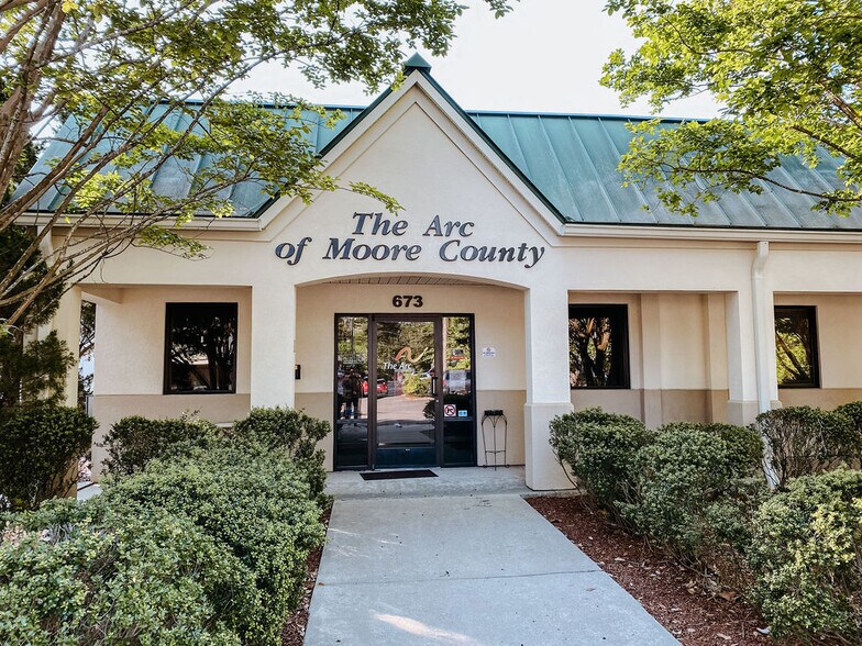 More Photos Of 670 SW Broad St, Southern Pines Office For Lease