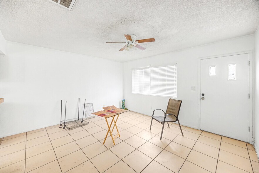 More Photos Of 238 S Saturmino Dr, Palm Springs Apartments For Sale