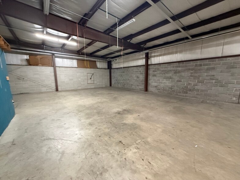 More Photos Of 89-91 Church St, East Hartford Light Manufacturing For Lease