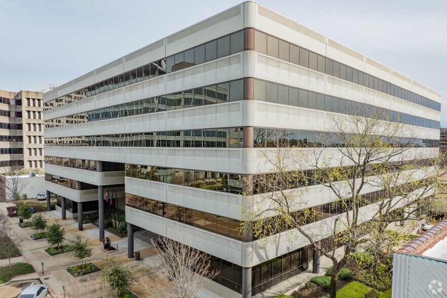 More Photos Of 111 E Capitol St, Jackson Office For Lease