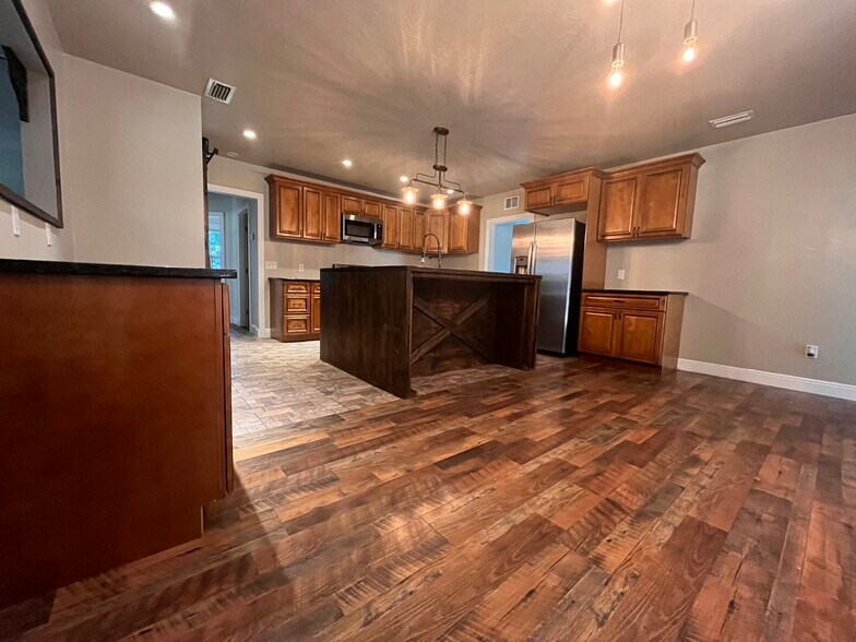 More Photos Of 230 S Center St, Pierson Apartments For Sale