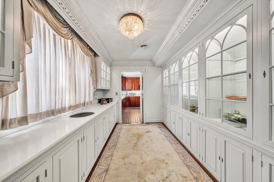 More Photos Of 934 Commander Dr, Roanoke Specialty For Sale