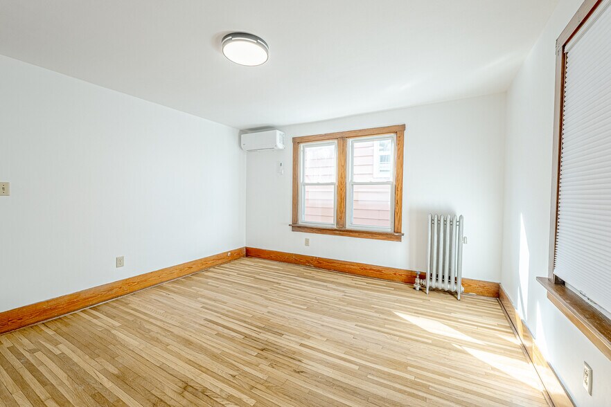 More Photos Of 127 W Main St, Belleville Restaurant For Sale