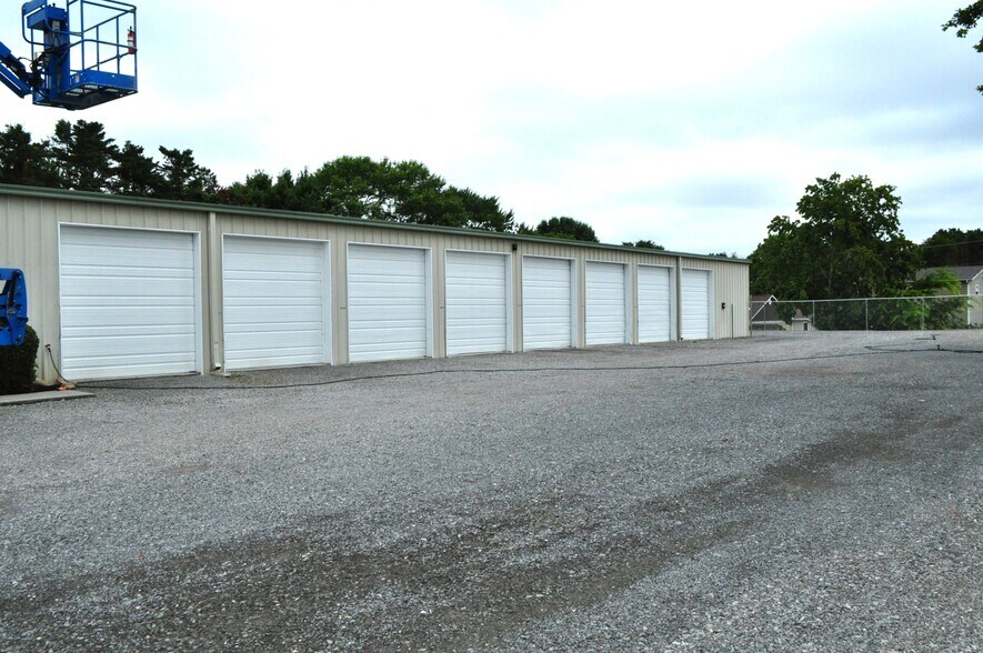 More Photos Of 2333 W Emory Rd, Powell Industrial For Sale