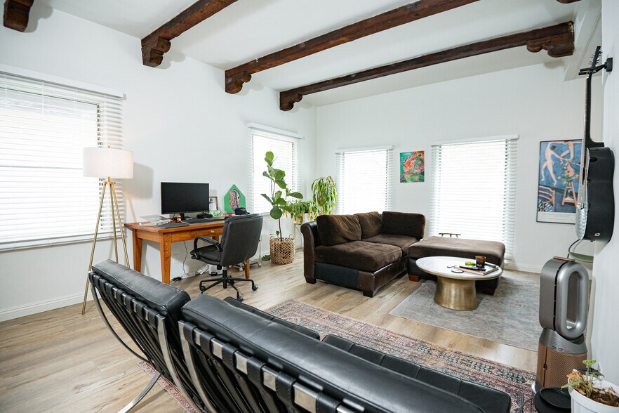 More Photos Of 335 N Palm Dr, Beverly Hills Apartments For Sale