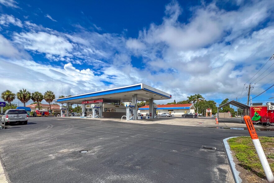 More Photos Of 5704 14th St W, Bradenton Convenience Store For Sale