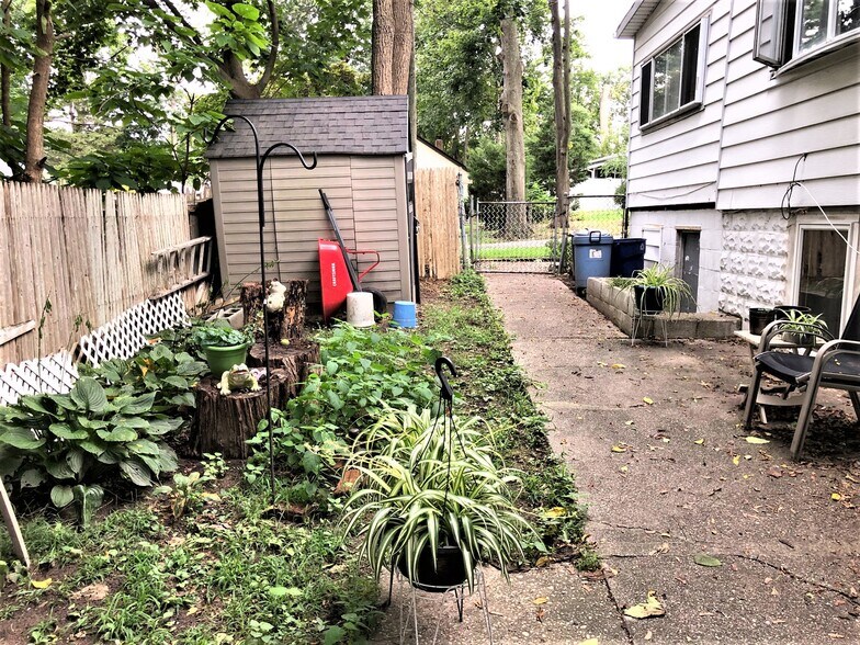 More Photos Of 111 Wyona Ave, Selden Specialty For Sale