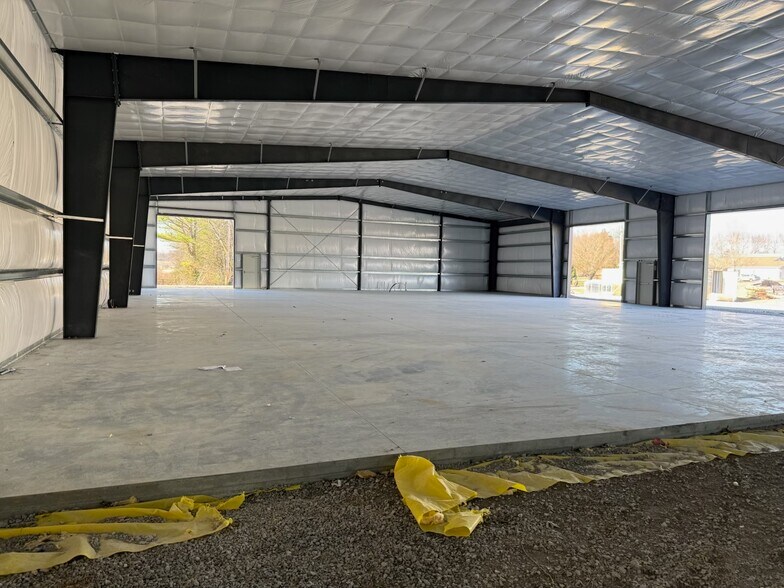 More Photos Of 5350 Enterprise Dr, Paducah Warehouse For Lease