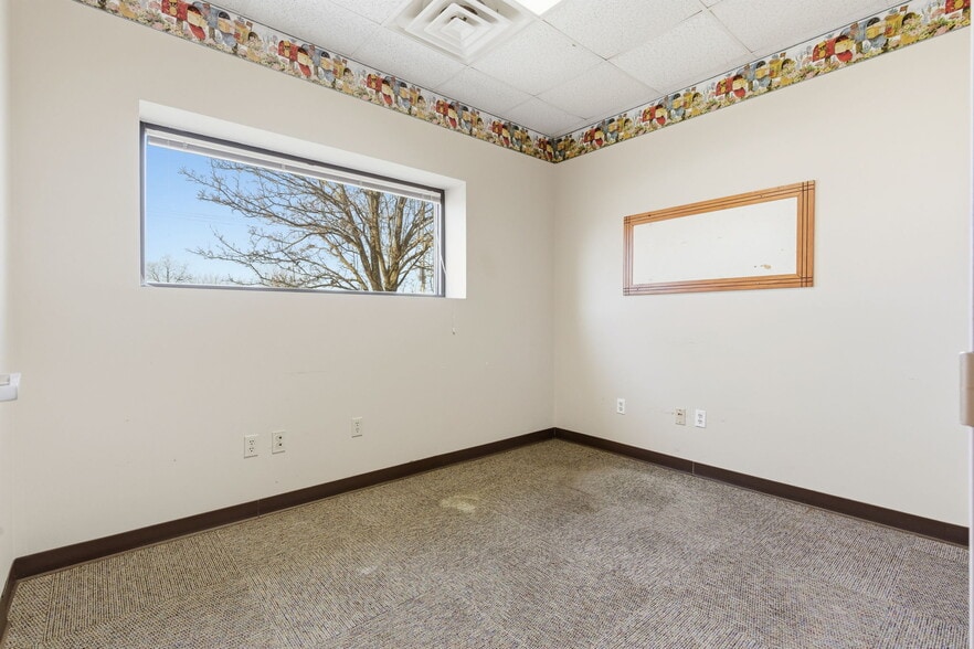 More Photos Of 1612 N Osteopathy, Kirksville Office For Sale